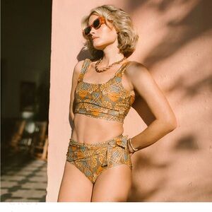 Albion Fit Simone Bottoms in Golden Hour size Medium